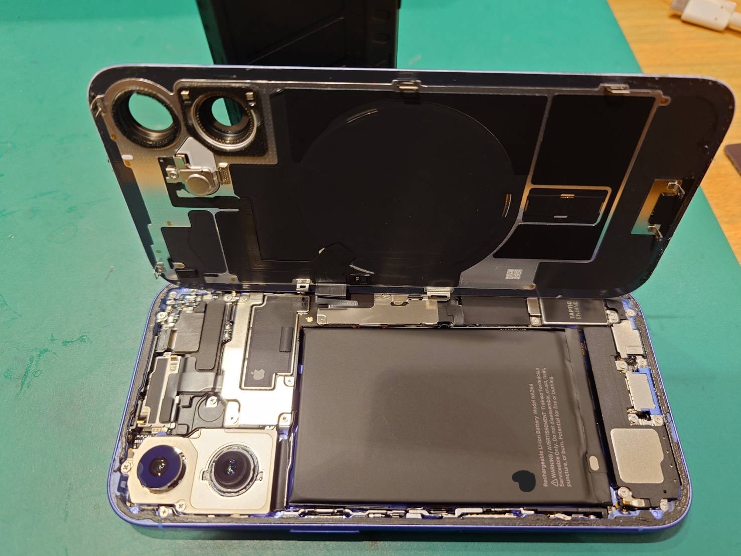 【五反田よりご来店】iPhone16のバッテリー交換修理をご依頼いただきました！